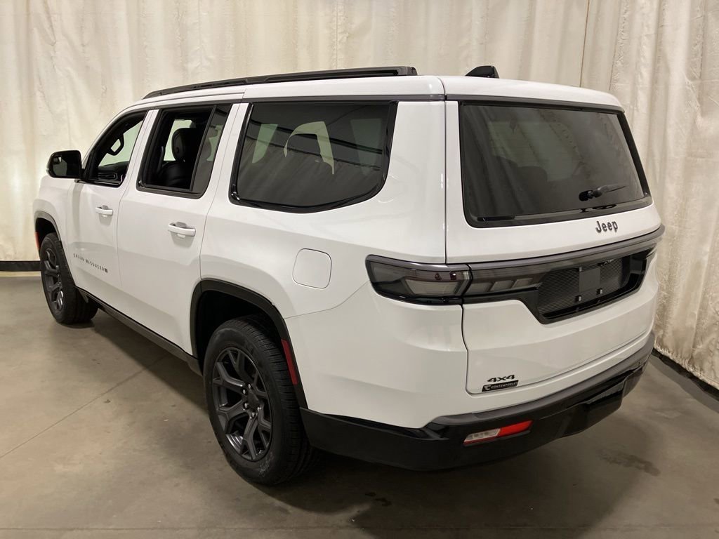 New 2026 Bright White Clear-Coat Exterior Paint Jeep Limited Altitude image 23