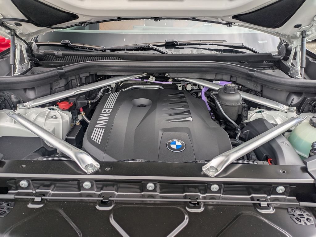 New 2026 Mineral White Metallic BMW xDrive40i image 10