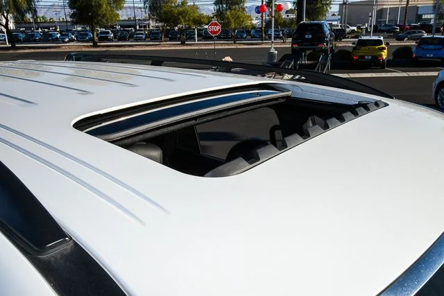 Used 2022 White Nissan SL image 8