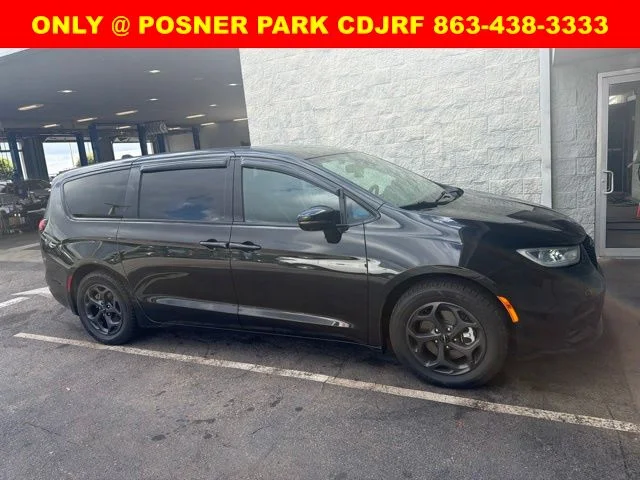 Used 2022 Black Chrysler Limited image 3
