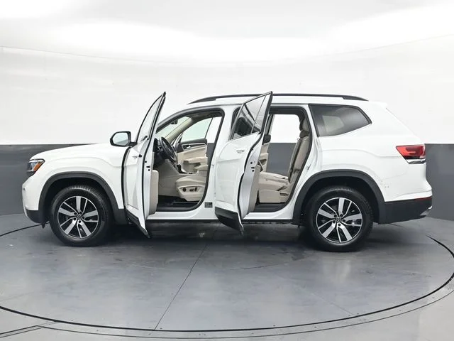 Used 2021  Volkswagen 2.0T SE image 37