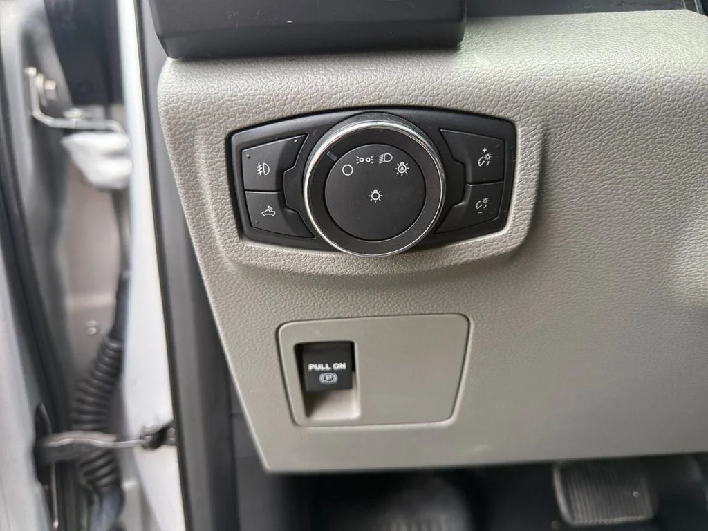 Used 2018 Silver Ford XL image 34