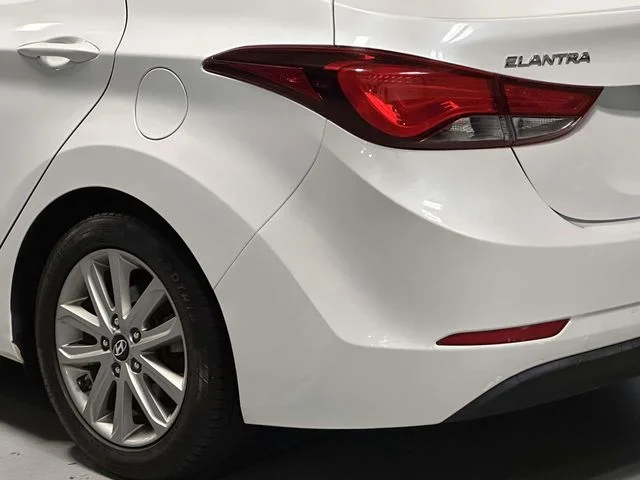 Used 2015 Quartz White Pearl Hyundai SE image 11