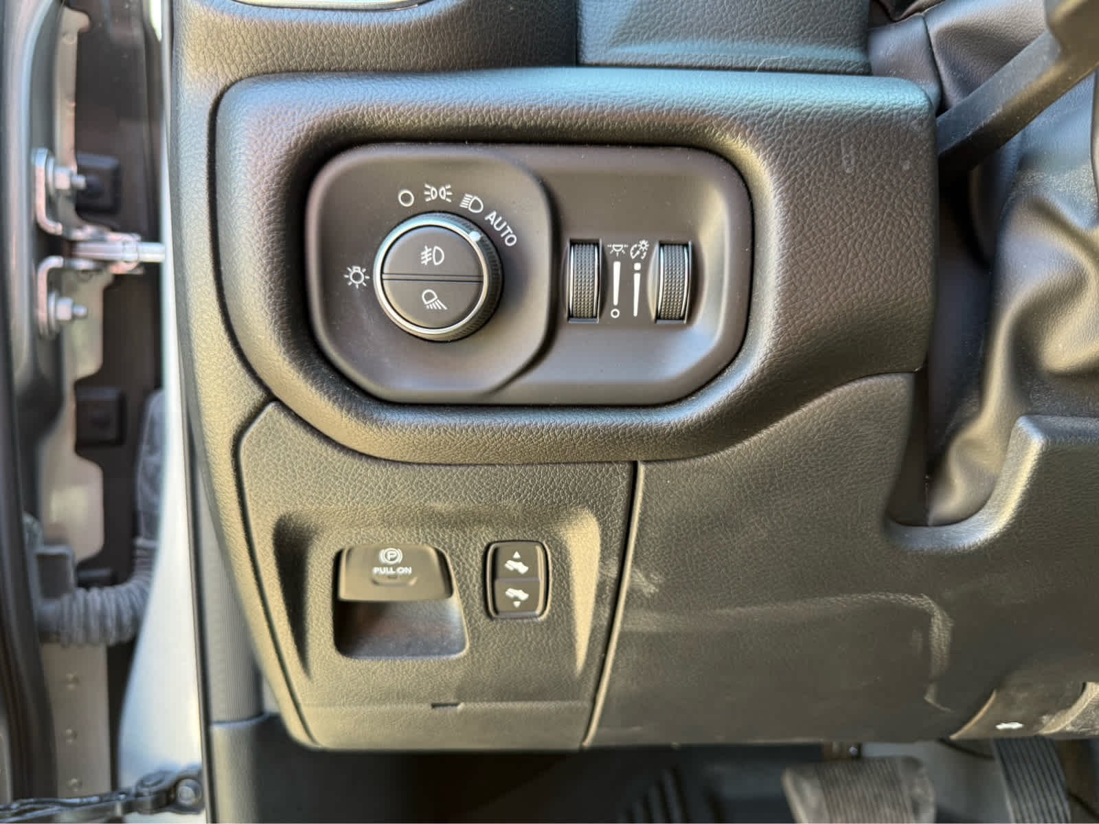 Used 2023 Billet Silver Metallic Clearcoat Ram Laramie image 23