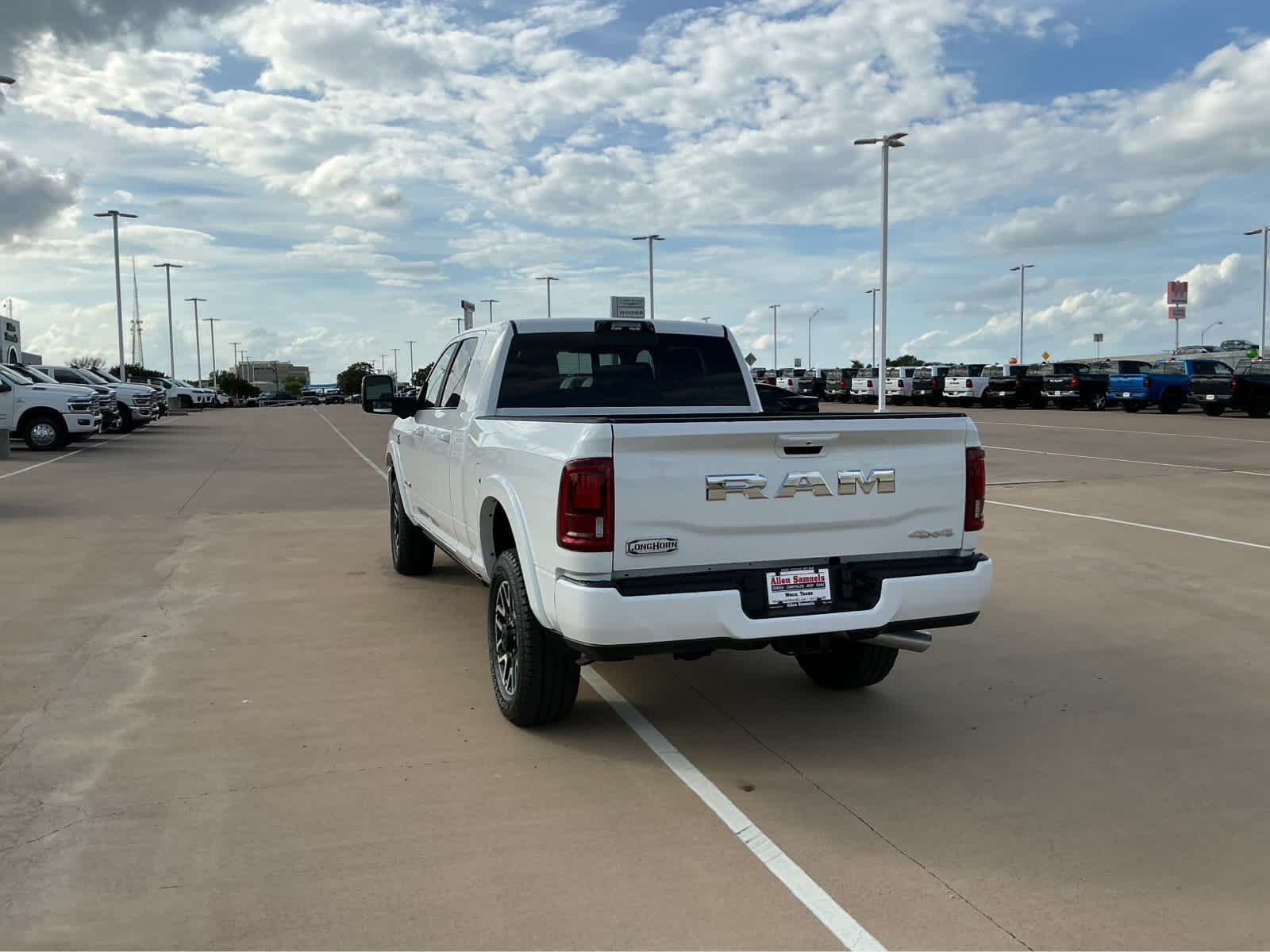 New 2026 Bright White Clear-Coat Exterior Paint RAM Longhorn image 13
