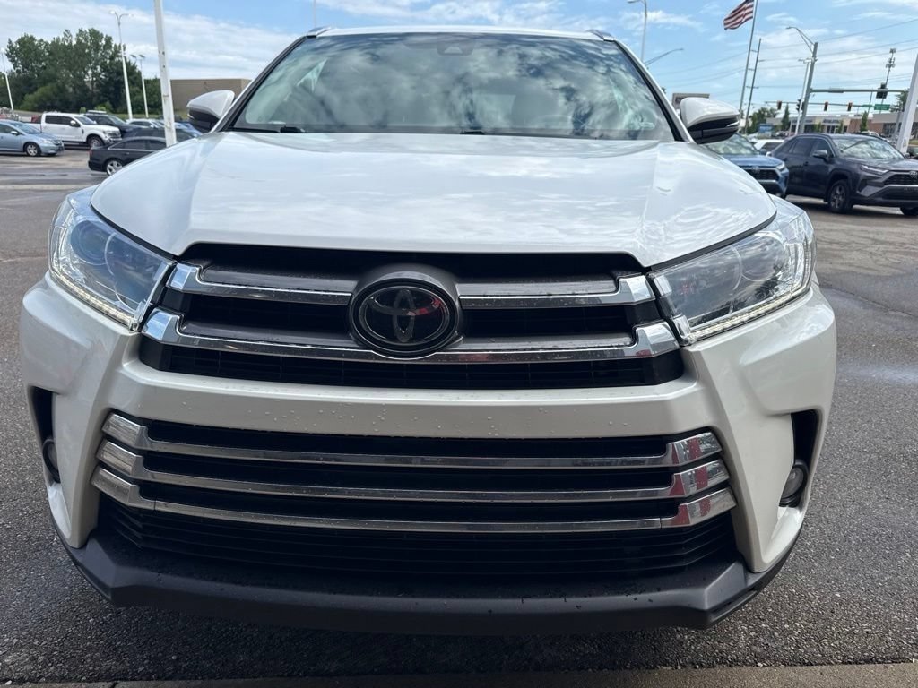 Used 2018 Blizzard Pearl Toyota Limited image 12