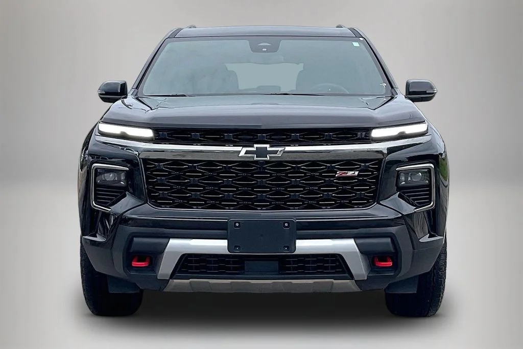 Used 2025 Black Chevrolet Z71 image 3