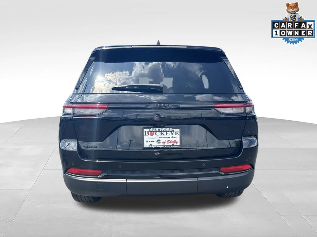 Used 2023 Black Jeep Altitude X image 4