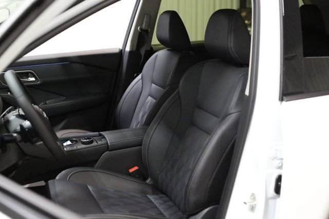 2026 Nissan Rogue Platinum - Photo 8