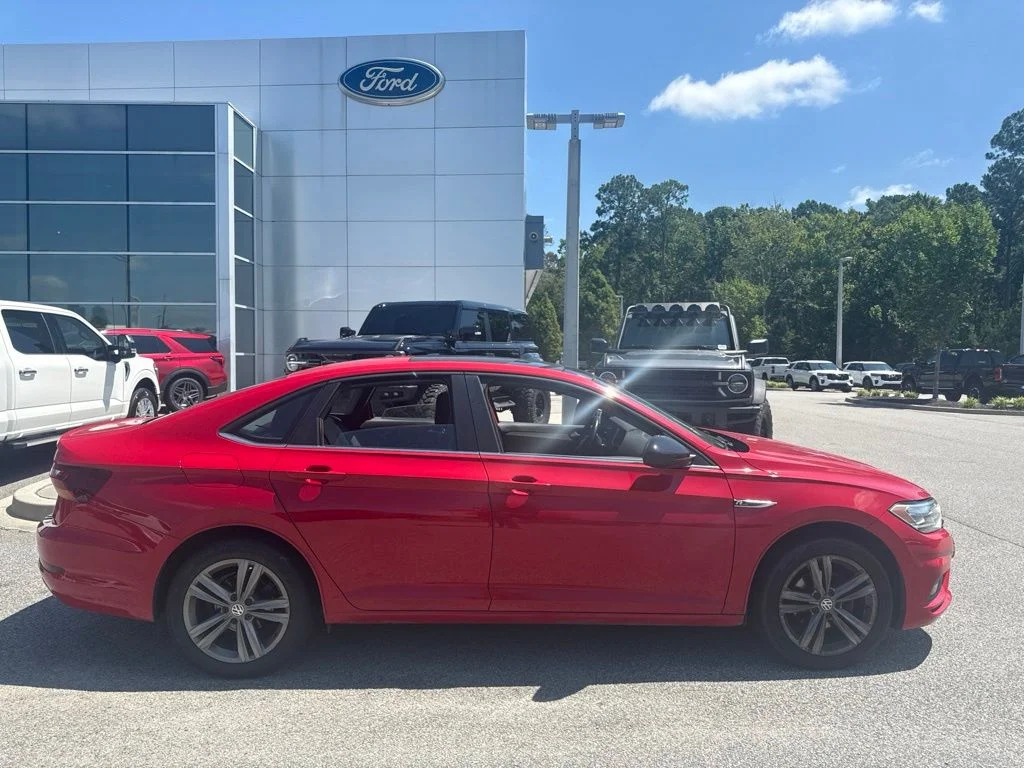 Used 2019 Tornado Red Volkswagen R-Line image 6