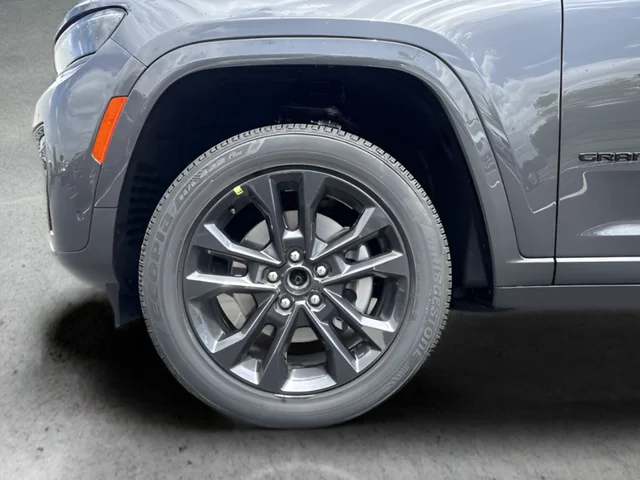New 2026 Baltic Gray Metallic Clear-Coat Exterior Paint Jeep Limited image 22