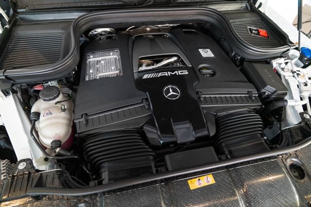 New 2026 MANUFAKTUR Moonlight White Metallic Mercedes-Benz GLS 63 AMG® image 42