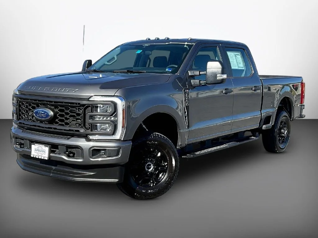 Used 2026 Gray Ford XL image 3
