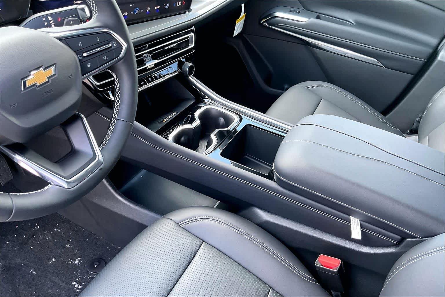 New 2027 Polar White Tricoat Chevrolet LT image 8