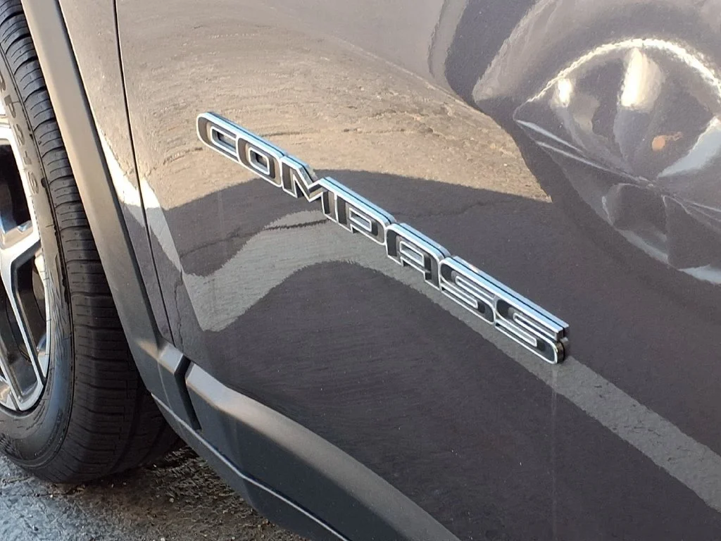 Used 2024 Baltic Gray Metallic Clearcoat Jeep Limited image 28