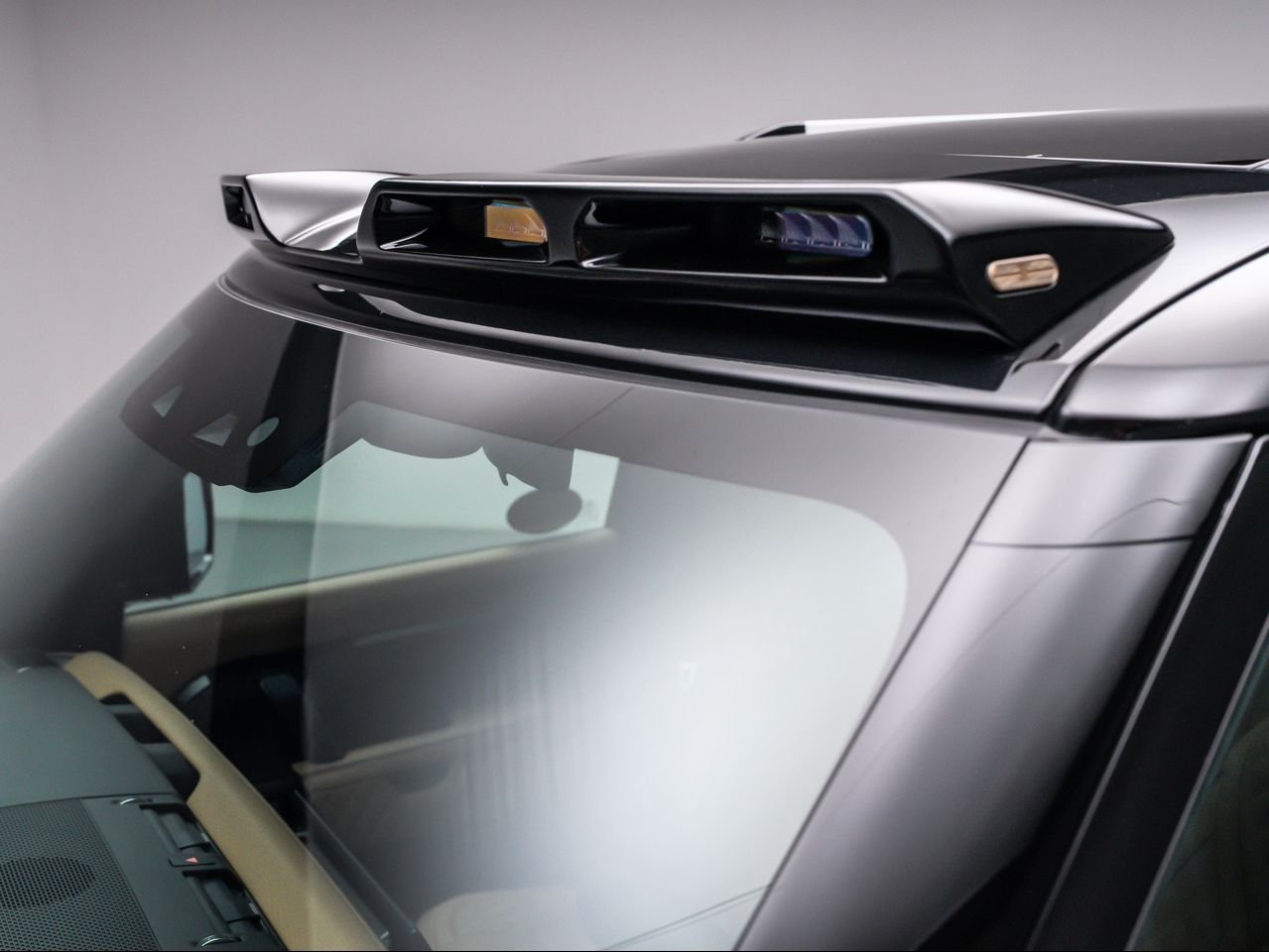 New 2026 Santorini Black Land Rover P500 V8 image 15