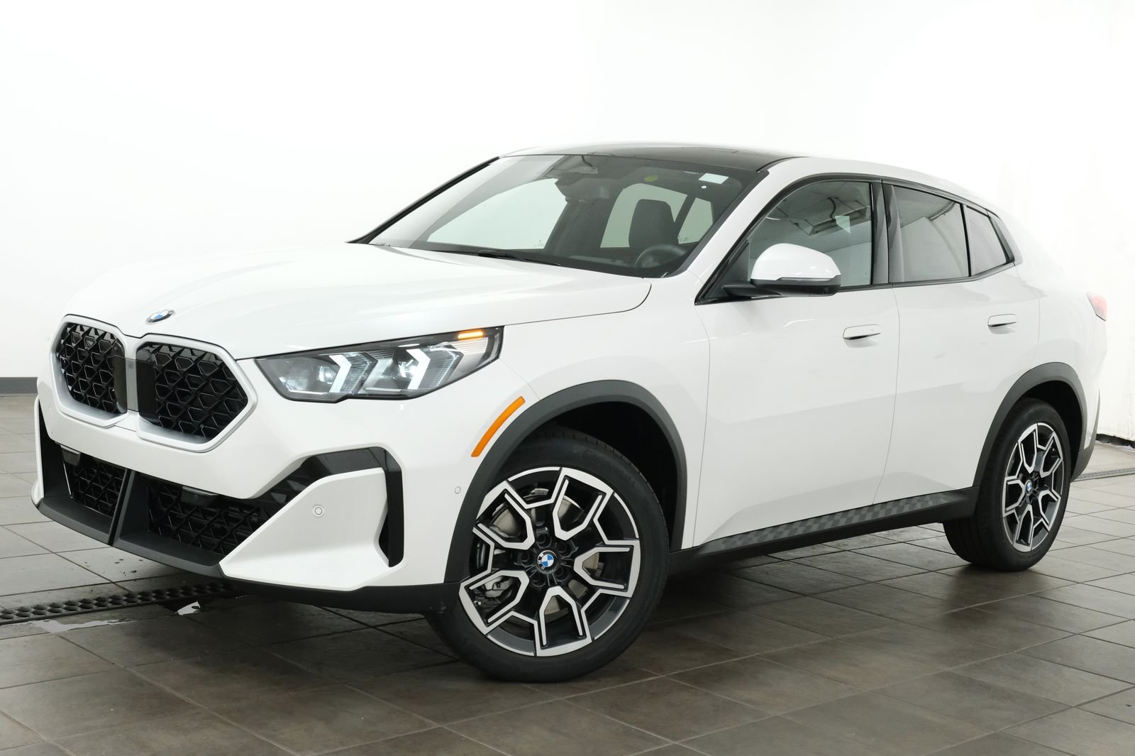 New 2026 Mineral White Metallic BMW xDrive28i image 1