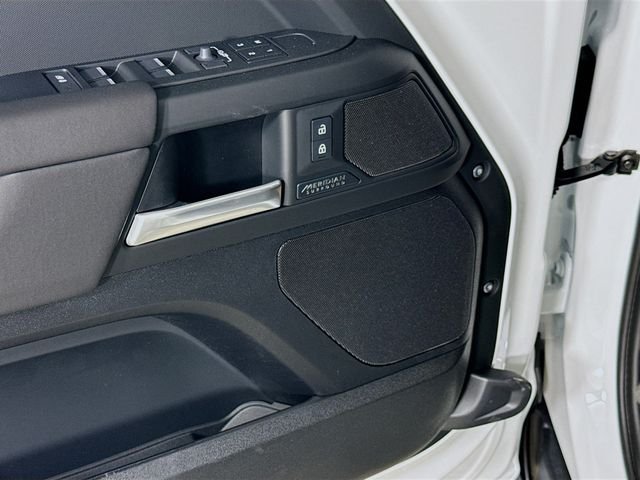 New 2026 Fuji White Land Rover X-Dynamic SE image 21