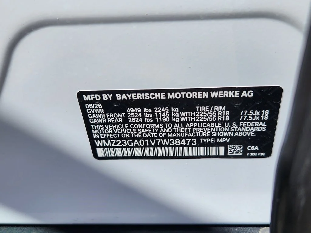 Used 2027 White Metallic MINI S Oxford Edition image 20