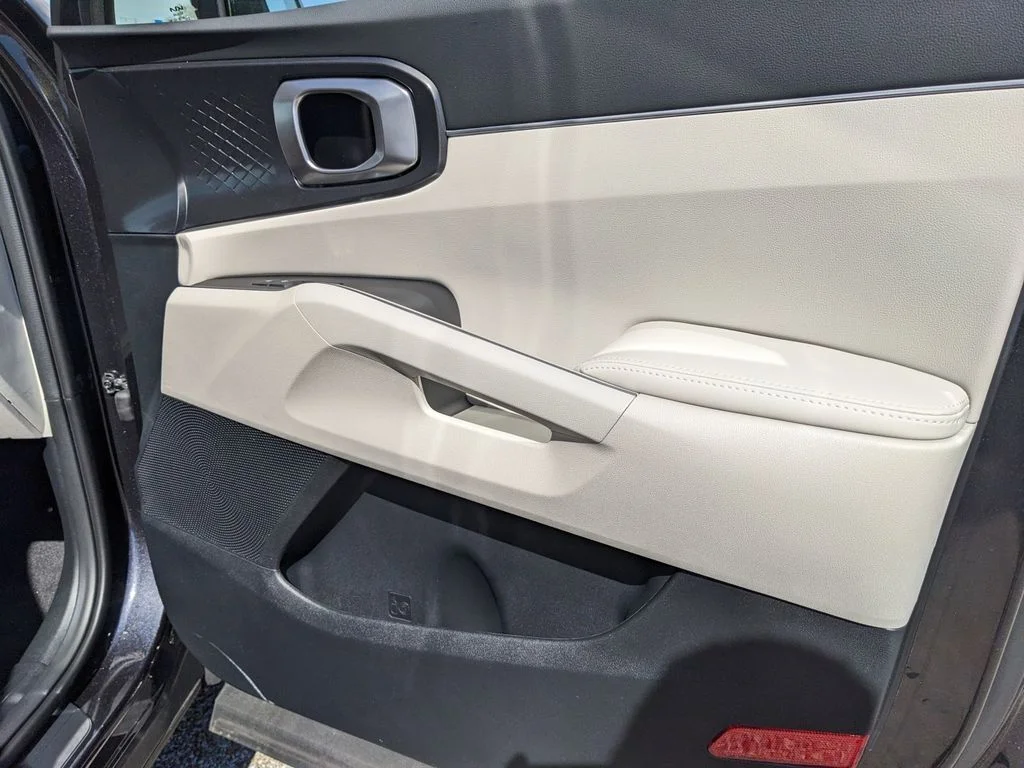 2025 Kia Sorento S - Photo 12