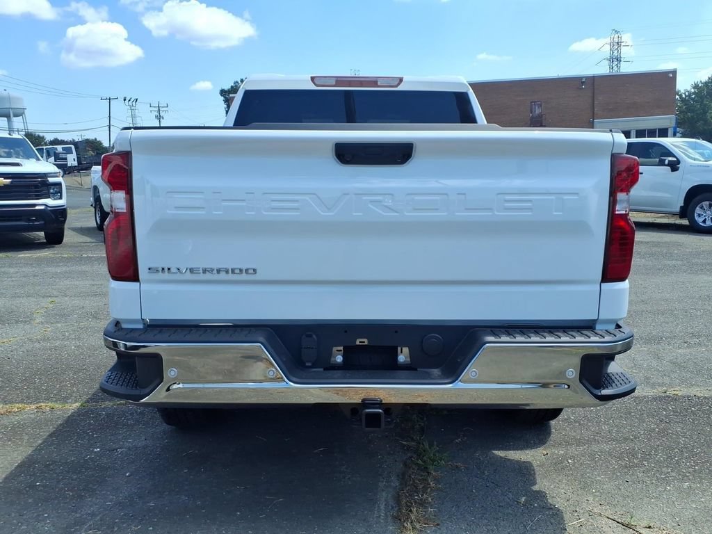 New 2026 Summit White Chevrolet WT image 26