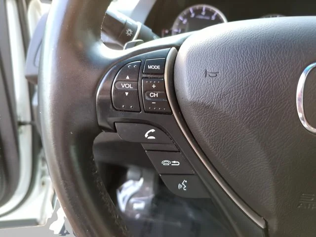 Used 2018 White Acura Technology Package image 29