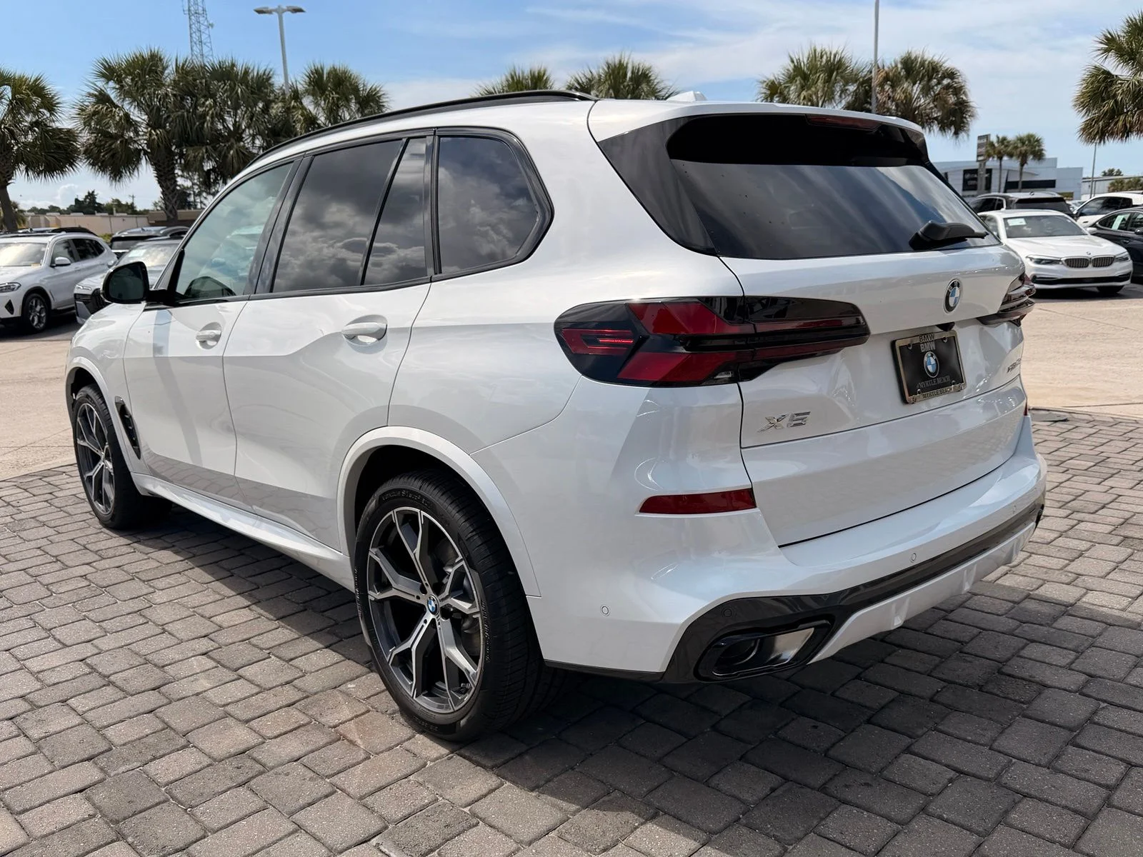 New 2026 Mineral White Metallic BMW xDrive40i image 11