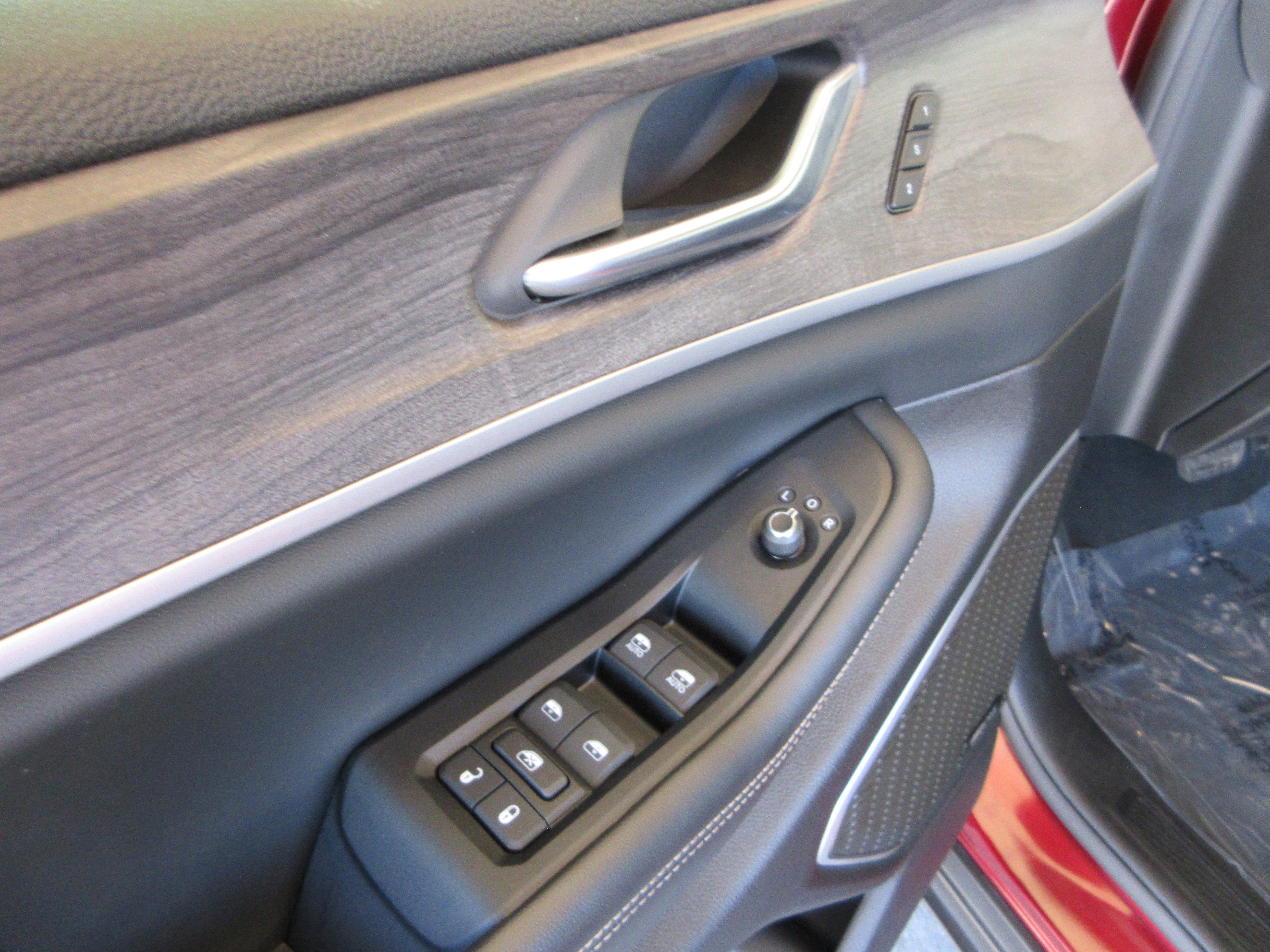 Used 2024 Velvet Red Pearlcoat Jeep Limited image 32