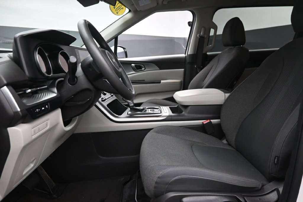 Used 2024 White Kia LX image 17