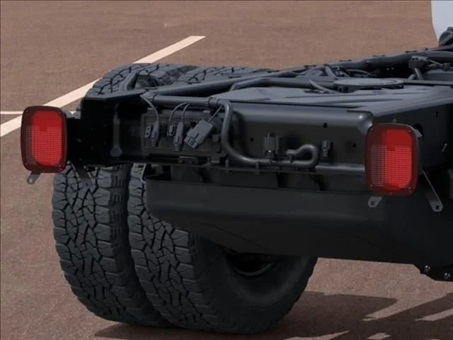 New 2025 Summit White GMC Pro image 11