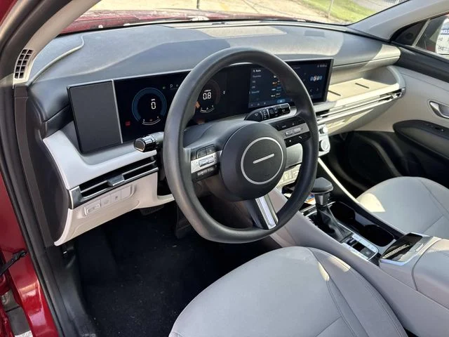 Used 2025 Red Hyundai SEL image 31