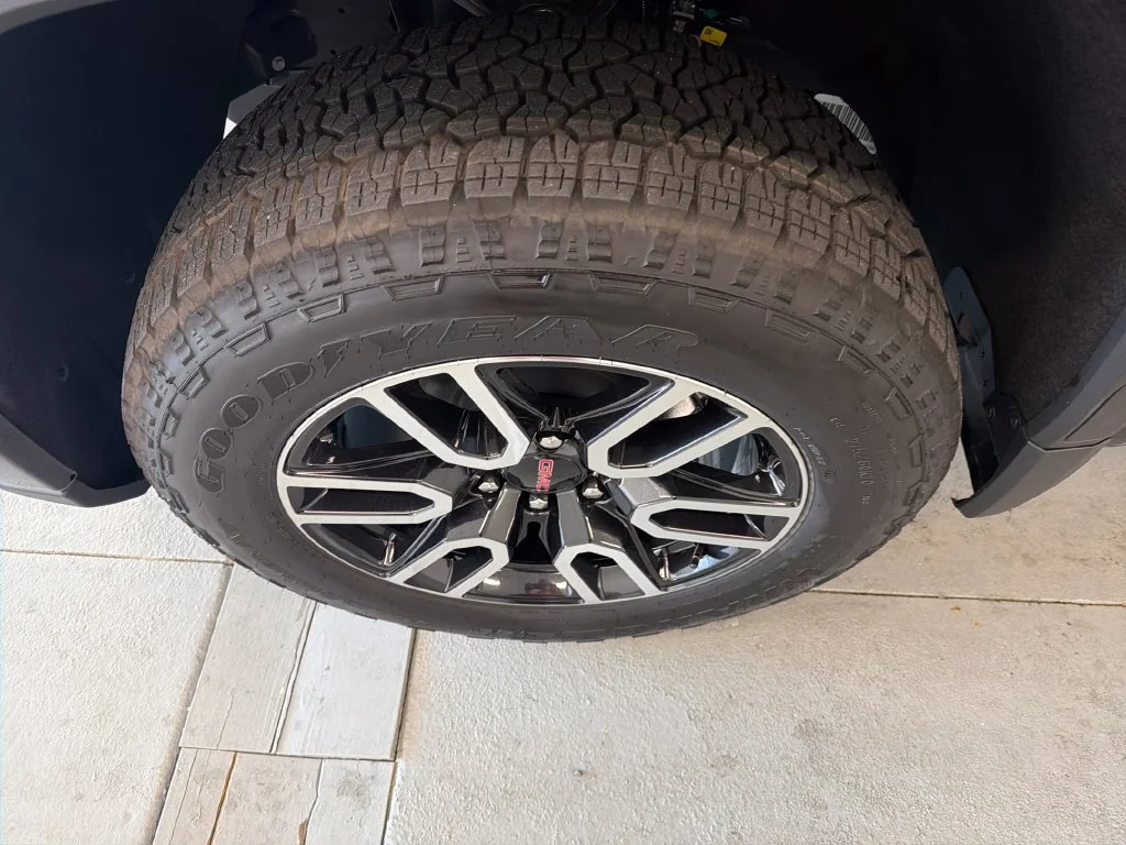 New 2026 Onyx Black GMC AT4 image 4
