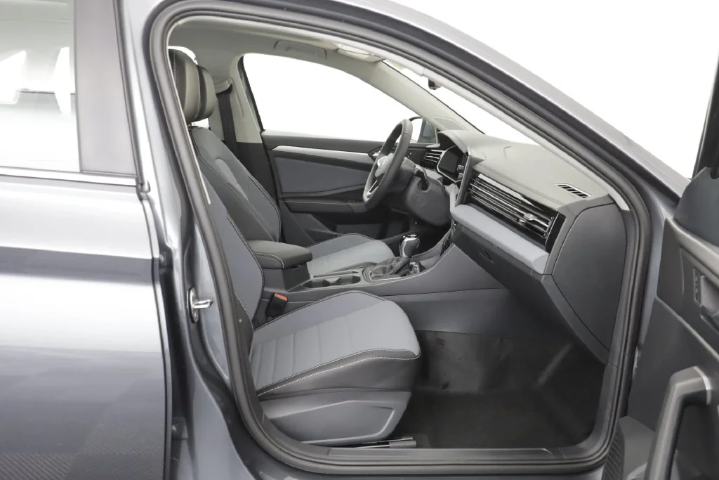 New 2027 Platinum Grey Volkswagen 1.5T SE image 19