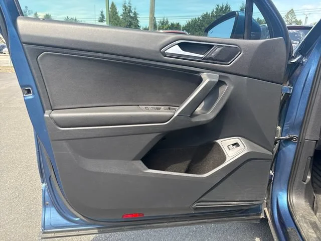 Used 2018 Blue Metallic Volkswagen SEL image 16