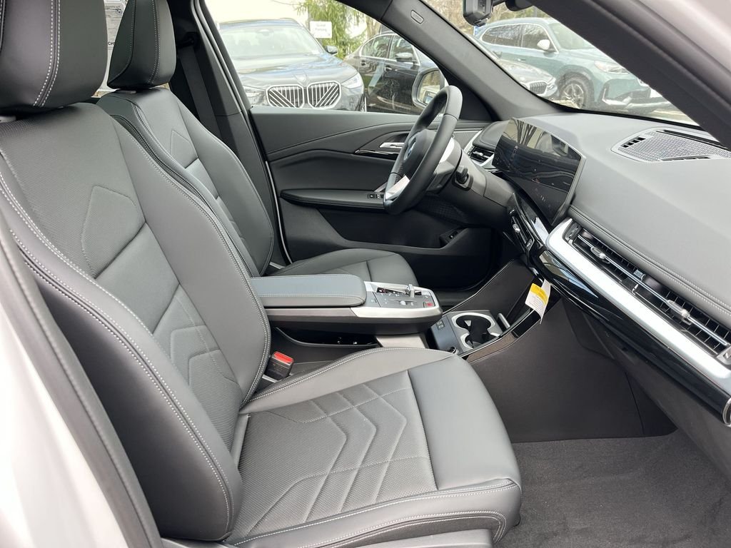 Used 2026 White BMW xDrive28i image 25