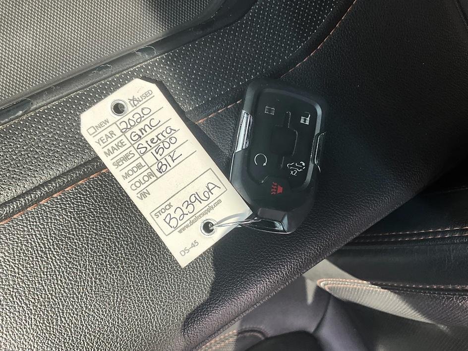 Used 2020 Black GMC AT4 image 41