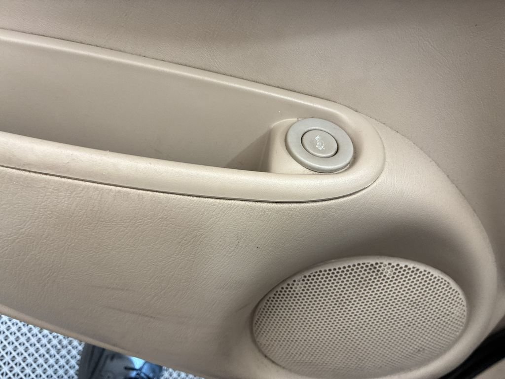 Used 2004 Beige Oldsmobile GL1 image 20