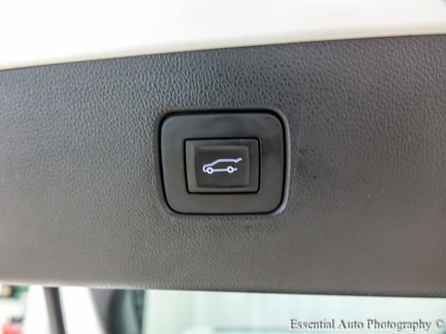 Certified Used 2025 White Frost Tricoat Buick Avenir image 21