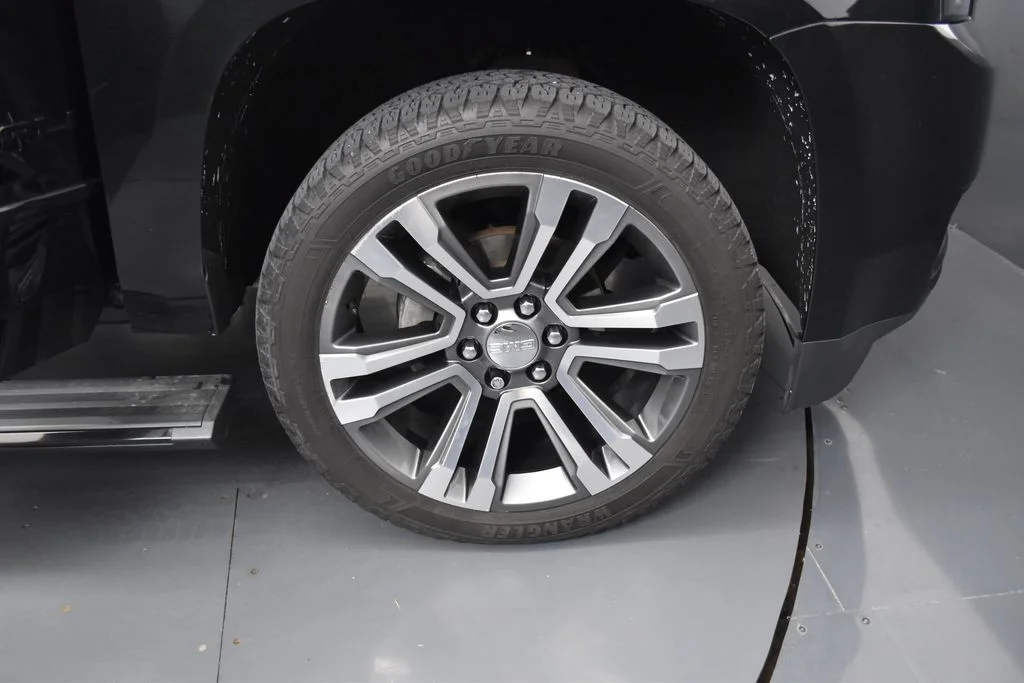 Used 2019 Black GMC Denali image 31