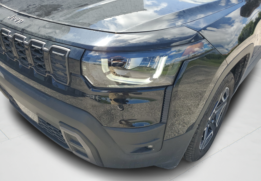 New 2026 Diamond Black Crystal Pearl-Coat Exterior Paint Jeep Limited image 24