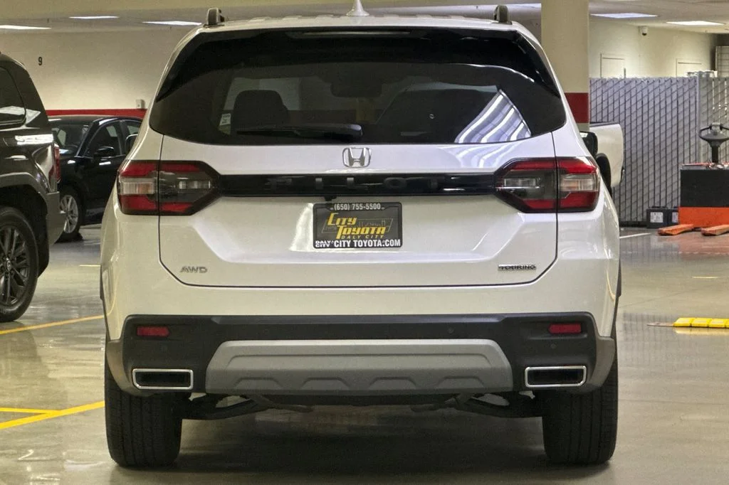 Used 2025  Honda Touring image 5