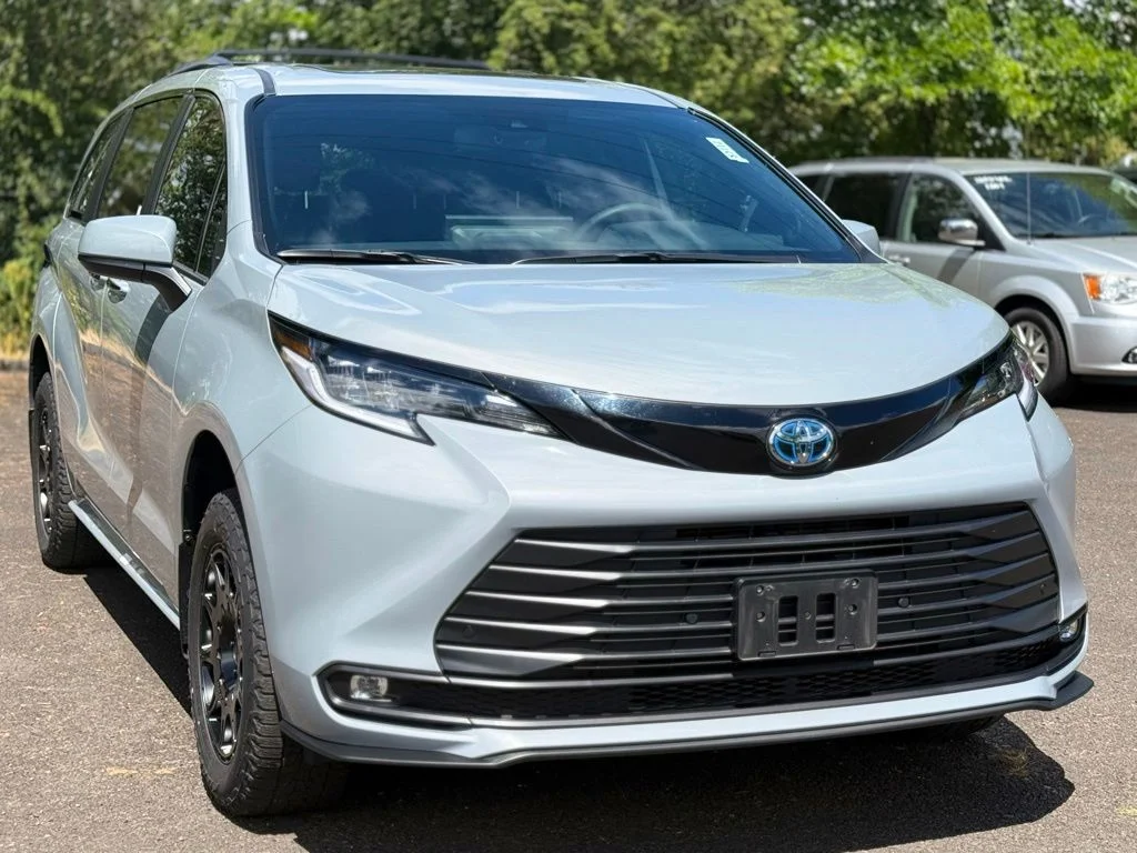 Used 2025  Toyota Woodland Edition image 7