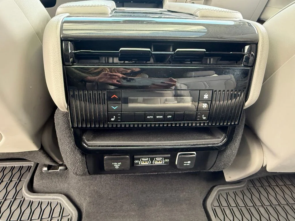 Used 2024 Black Jeep  image 33
