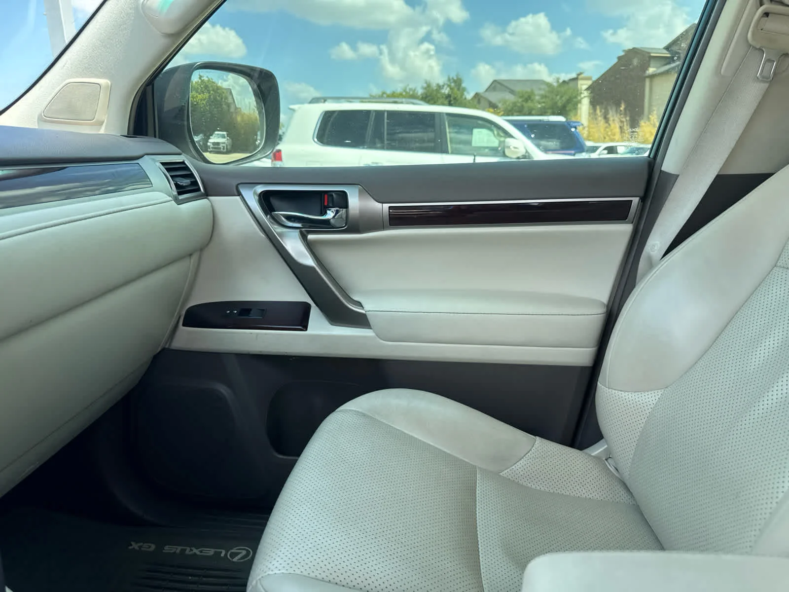 Used 2017 Silver Lining Metallic Lexus Luxury image 15