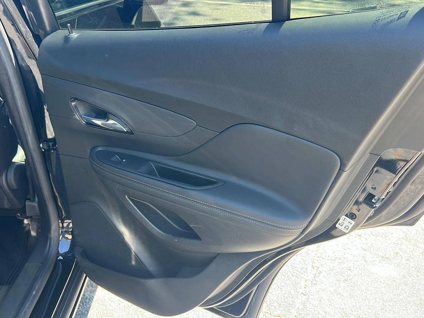 Used 2022 Ebony Twilight Metallic Buick Preferred image 15