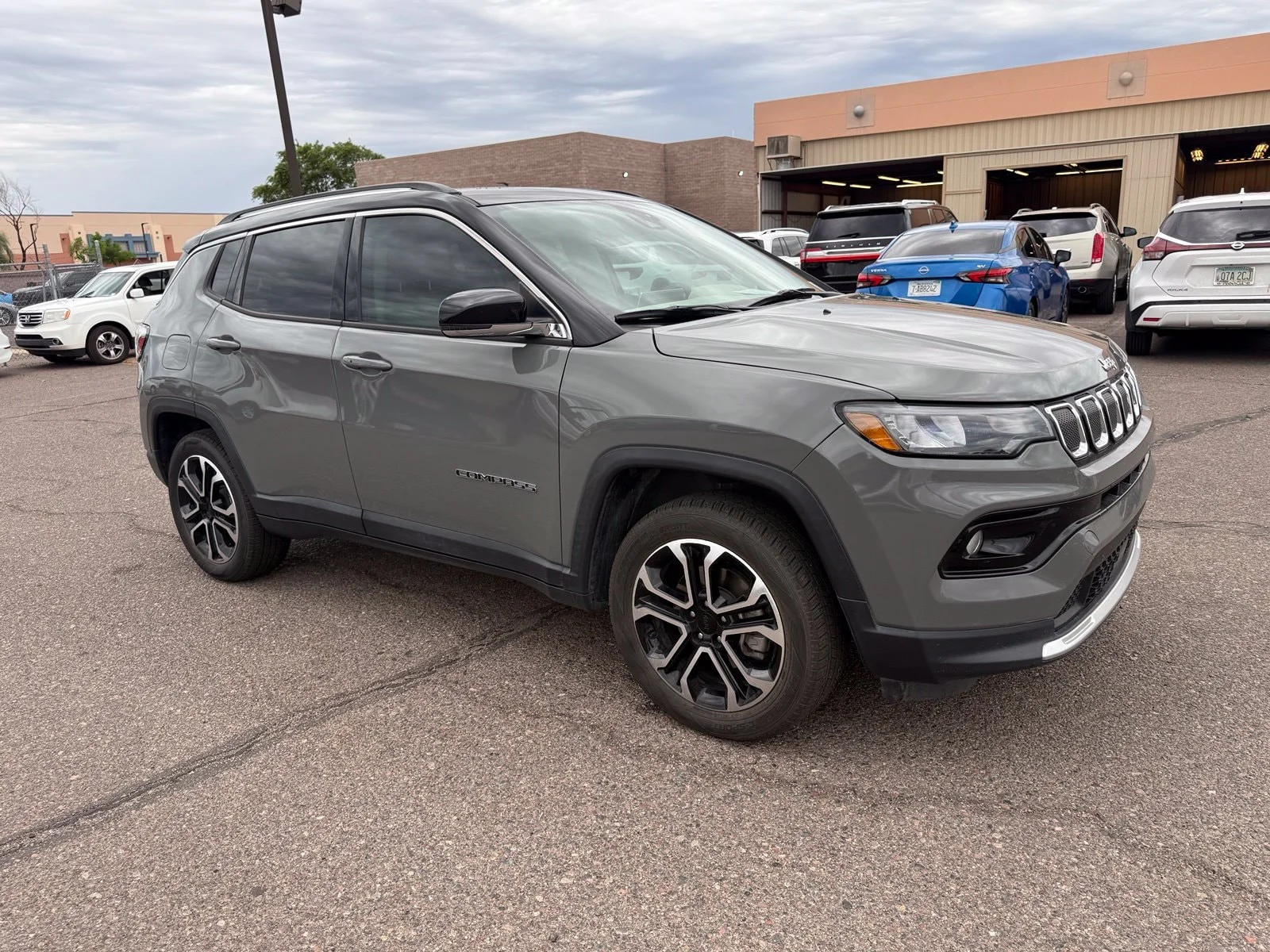 Used 2022 Sting-Gray Clearcoat Jeep Limited image 2