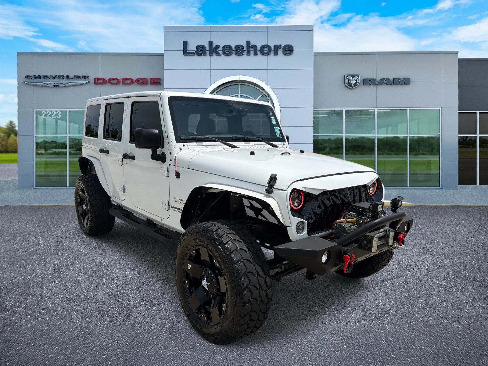 Used 2017 White Jeep Sahara 4x4 image 1