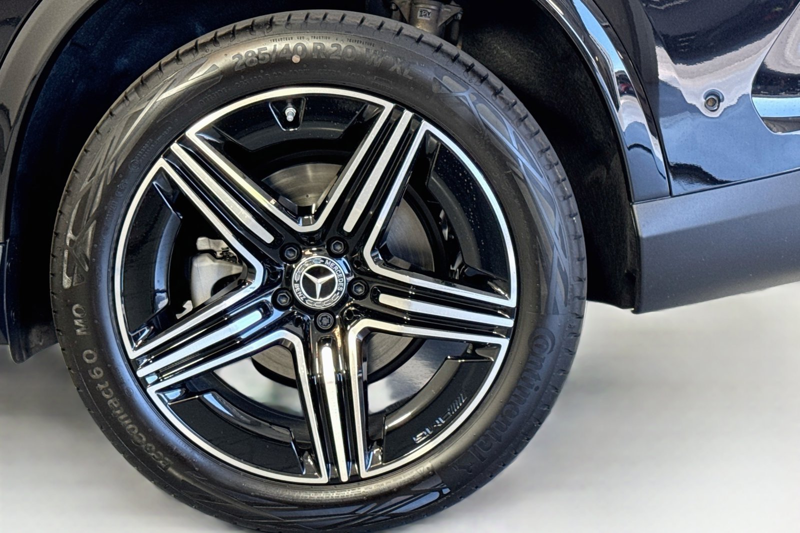 New 2027 Obsidian Black Metallic Mercedes-Benz GLC 300 image 29