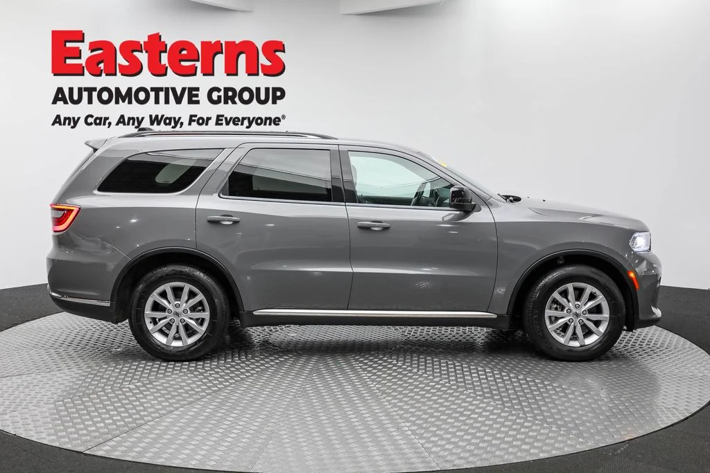 Used 2023 Gray Dodge SXT image 4