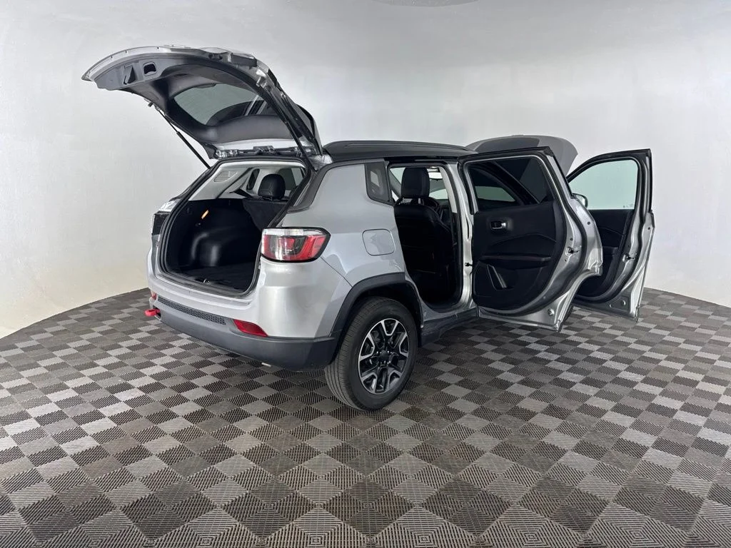 Used 2019 Silver Jeep Trailhawk image 15